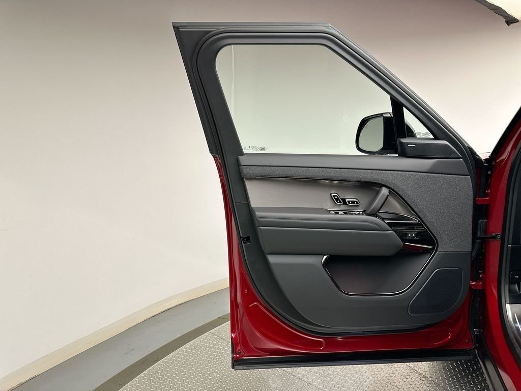 New 2026 Firenze Red Metallic Land Rover SE image 9