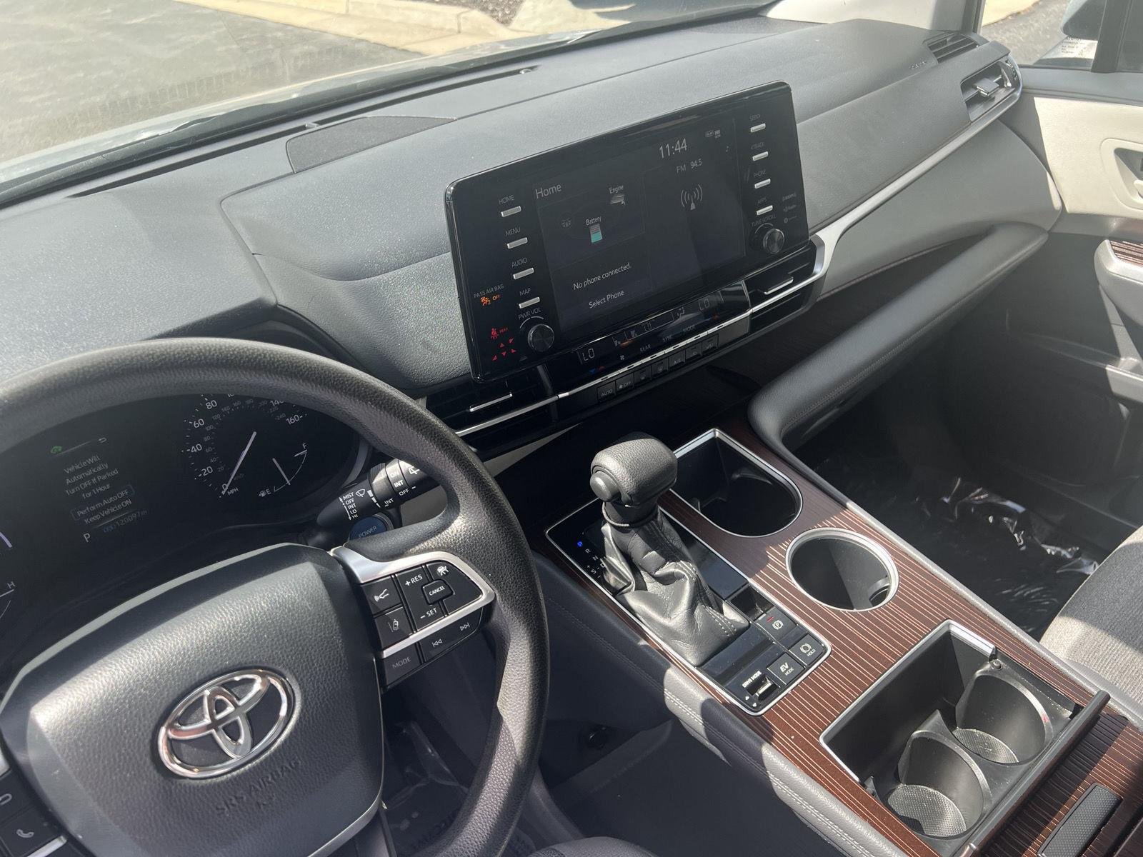 2021 Toyota Sienna LE - Photo 27