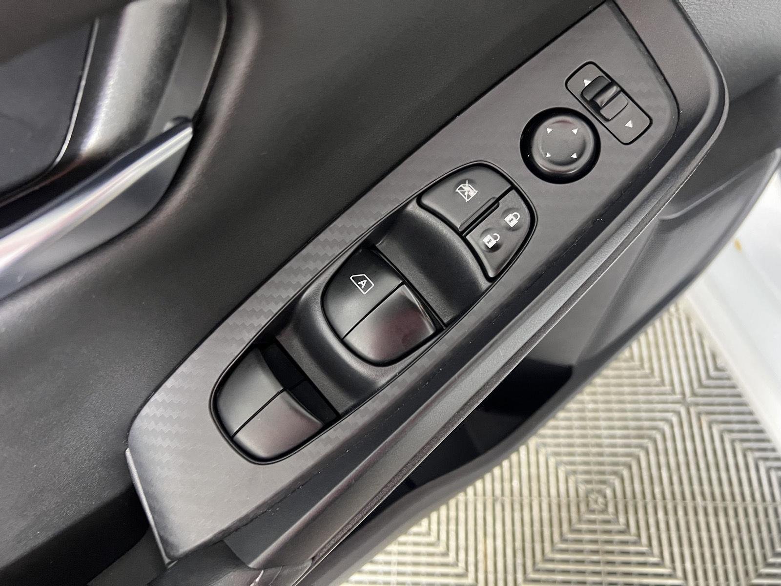 Used 2023 Aspen White Tricoat Nissan SV image 9