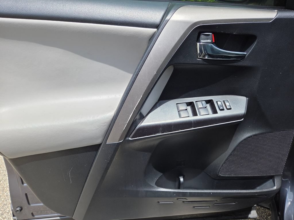 Used 2018 Magnetic Gray Metallic Toyota XLE image 30