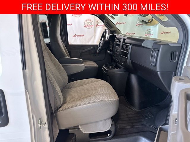 2025 Chevrolet Express Passenger LT - Photo 27
