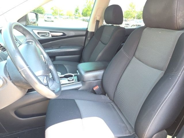Used 2018 Gray Nissan SV image 6