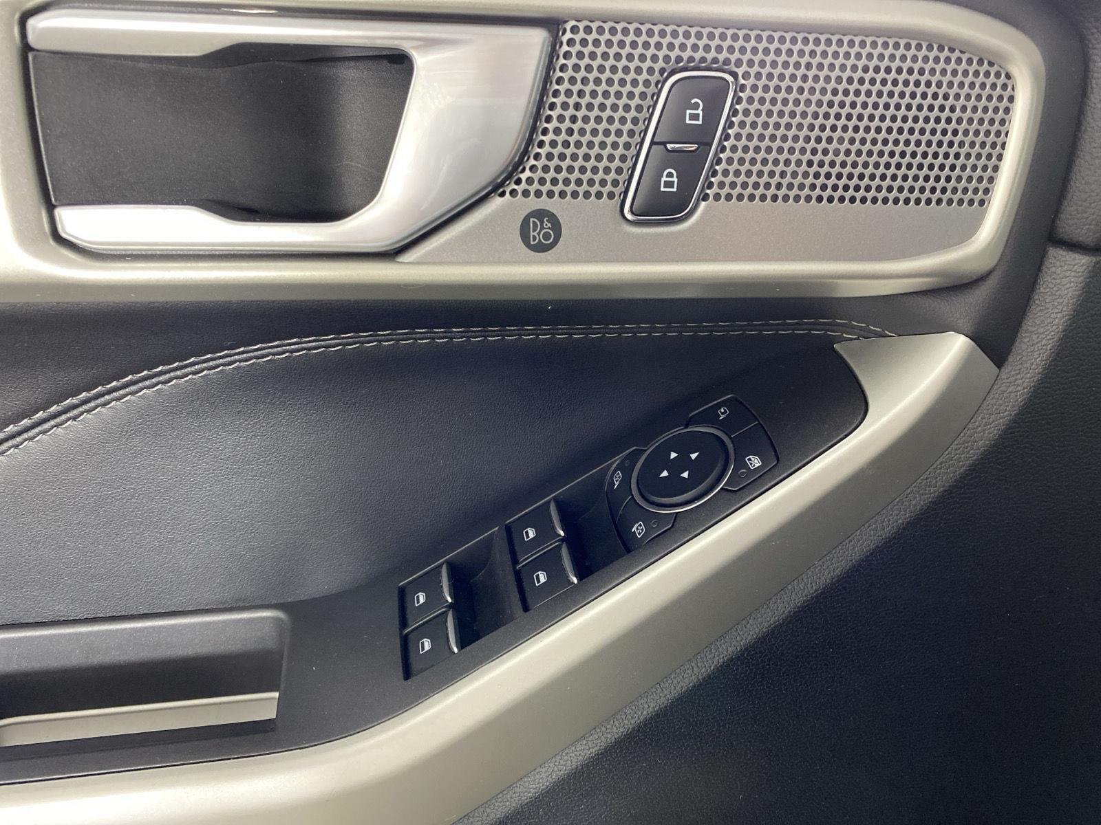 Used 2023 Agate Black Metallic Ford XLT image 30