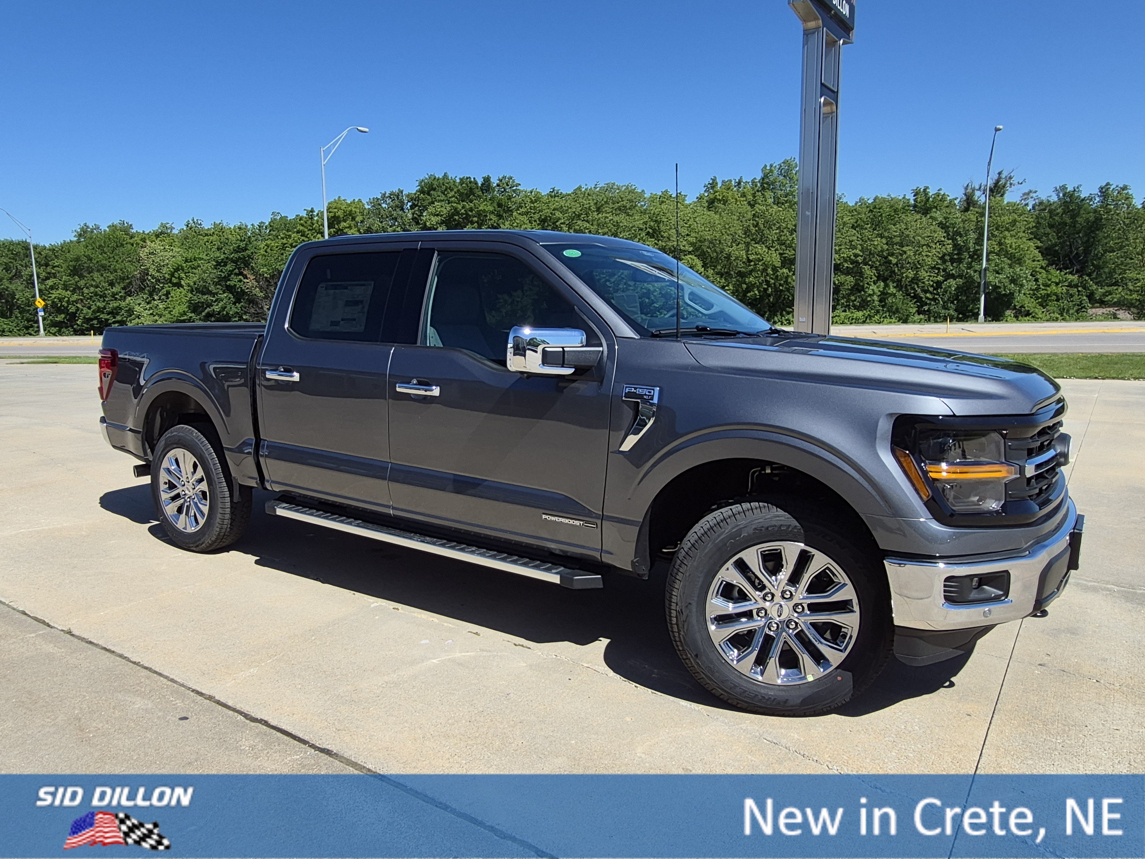 New 2026 Carbonized Gray Metallic Ford XLT image 13