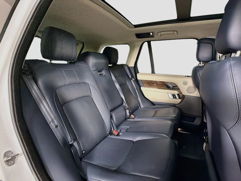 Used 2022 White Land Rover Westminster image 29