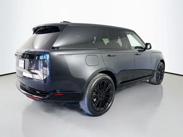 New 2026 Carpathian Grey Land Rover SE image 5
