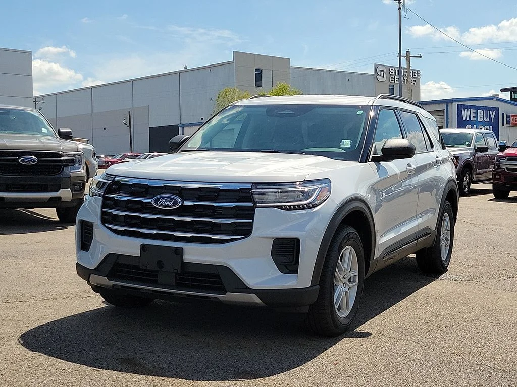 New 2026 Space White Metallic Ford Active image 2