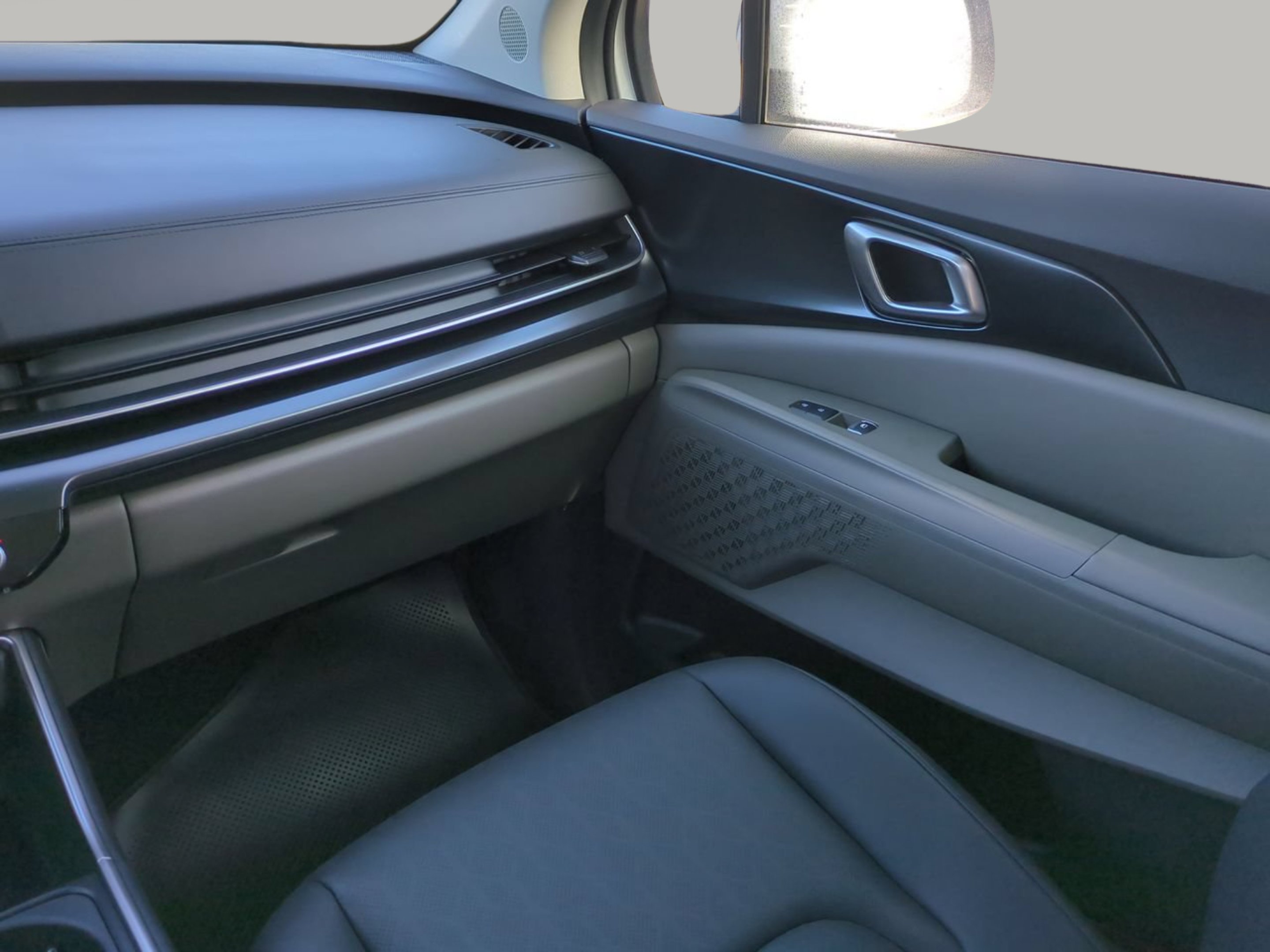 New 2026 Snow White Pearl Kia LXS image 15