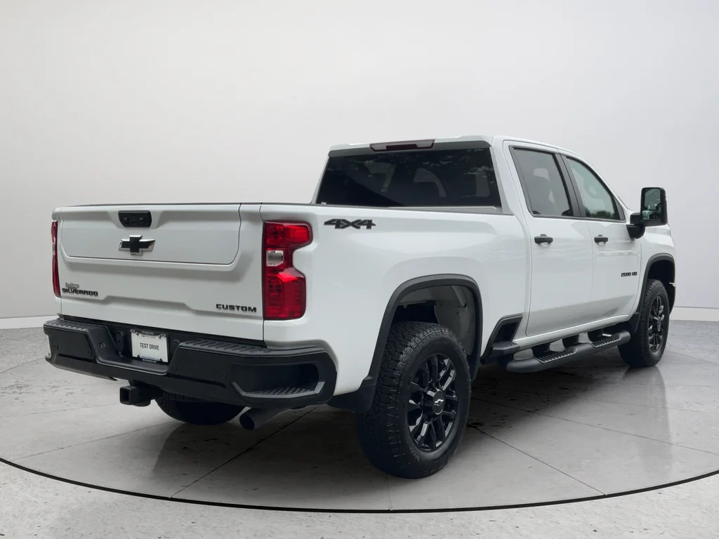 Used 2025 White Chevrolet Custom image 7