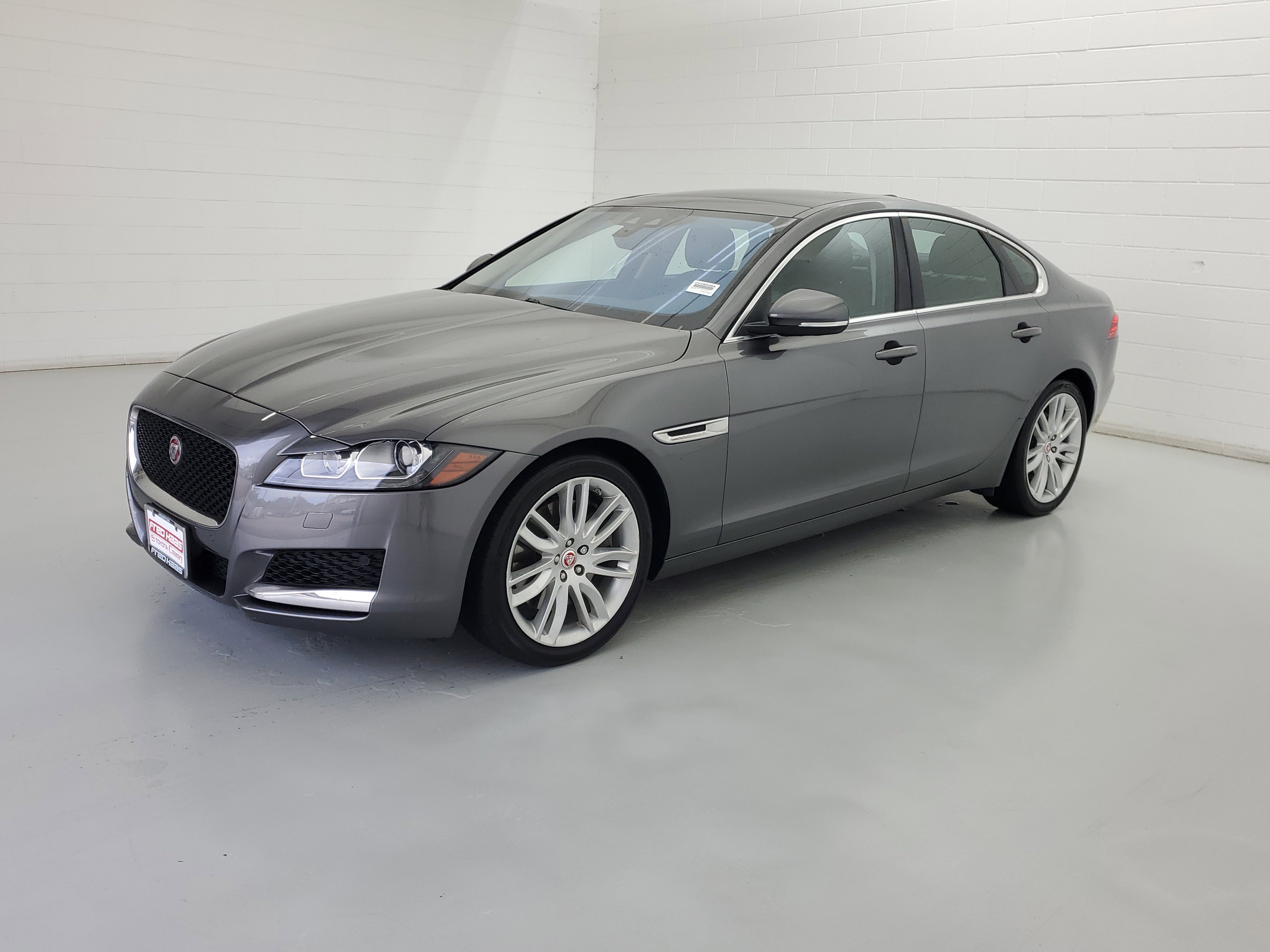 2017 Jaguar XF 35t AWD Prestige's photo