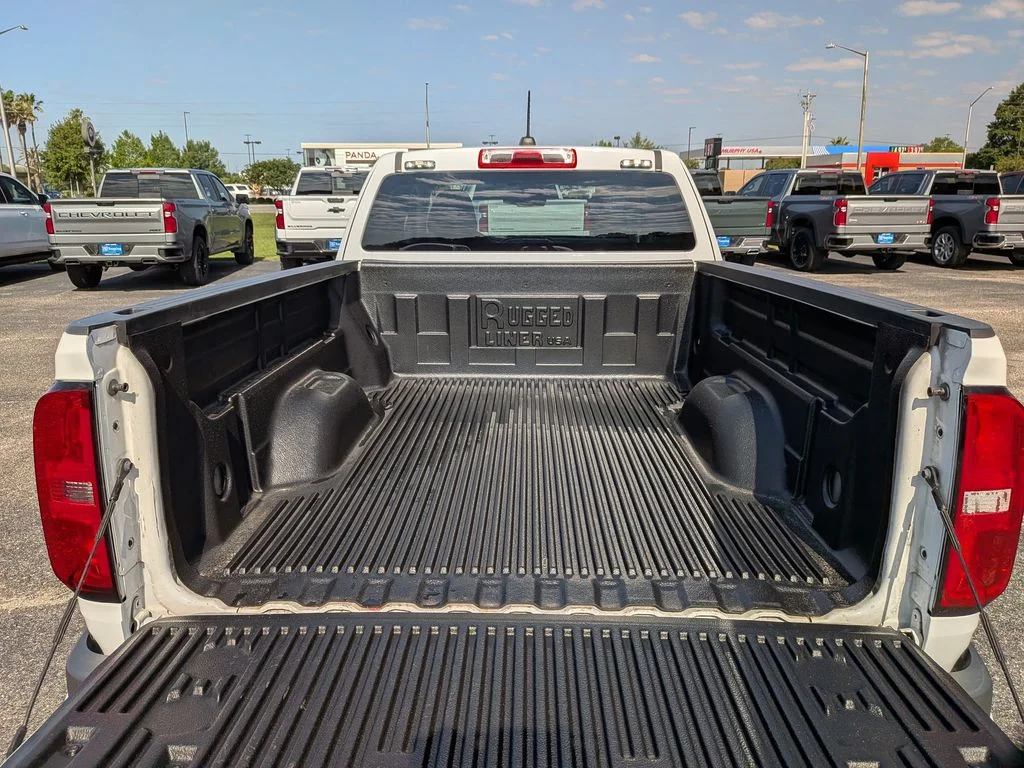 Used 2022 White Chevrolet LT image 24