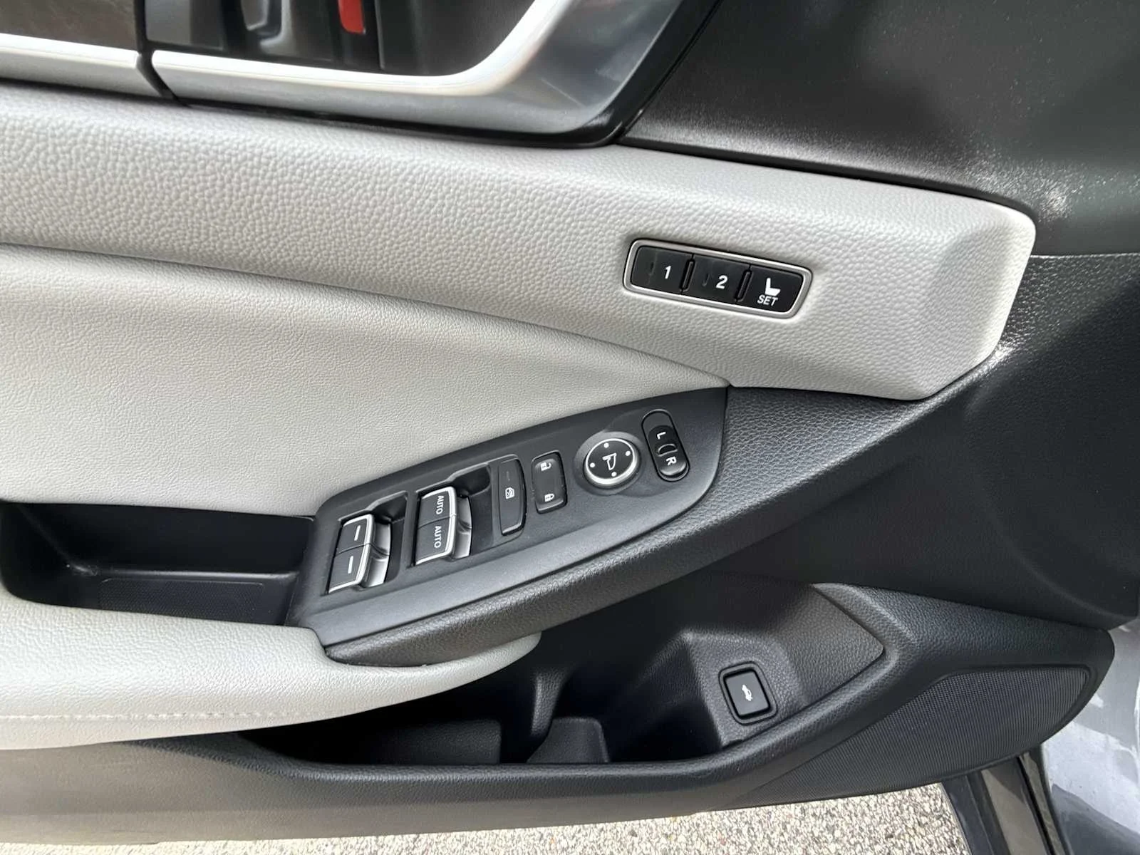 2019 Honda Accord Hybrid Touring - Photo 24