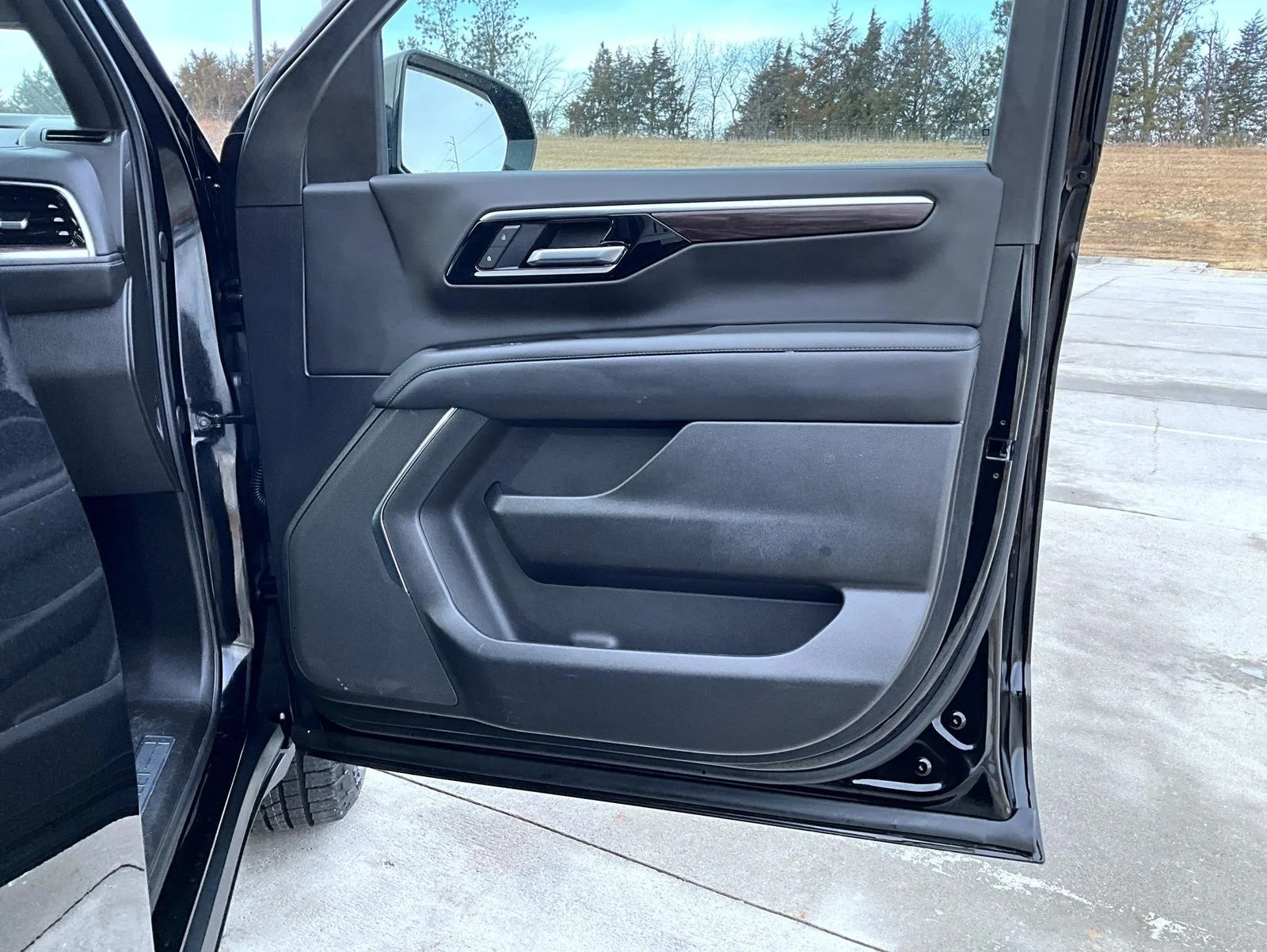 Used 2025 Black Chevrolet Z71 image 16