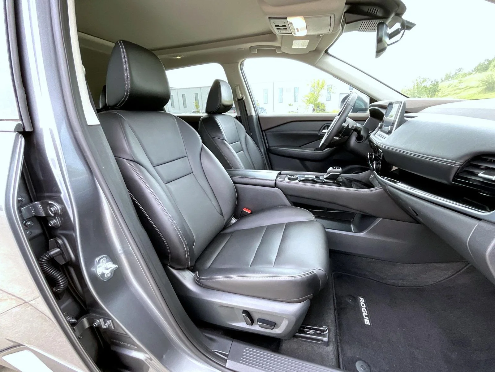 Used 2023 Gray Nissan SL image 16
