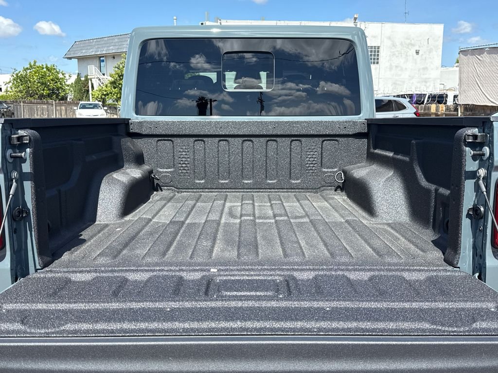 New 2026 Anvil Clear-Coat Exterior Paint Jeep Rubicon image 9