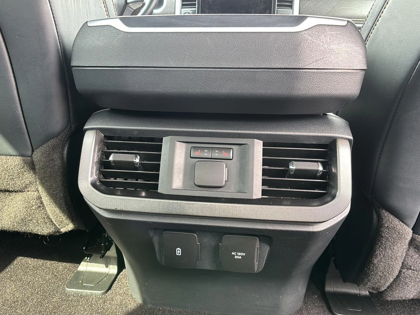 Used 2022 Smoked Quartz Metallic Tinted Clearcoat Ford Platinum image 18