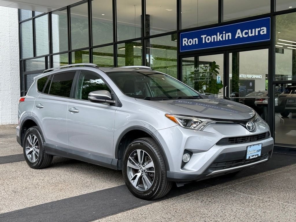 Used 2016 Silver Sky Metallic Toyota XLE image 2