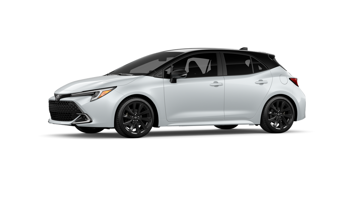 New 2027 Wind Chill Pearl with Black roof Toyota XSE image 3