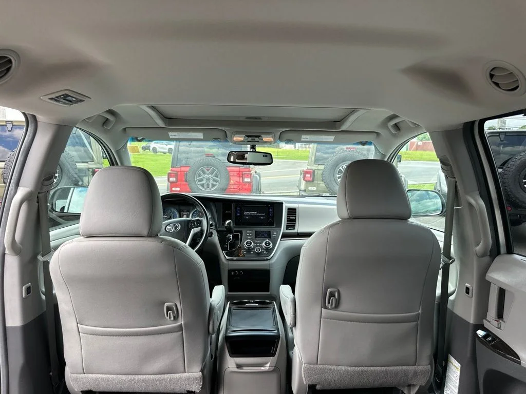 Used 2017 White Toyota XLE image 18