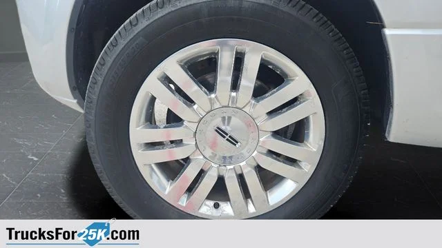 Used 2012 Ingot Silver Lincoln Base image 36