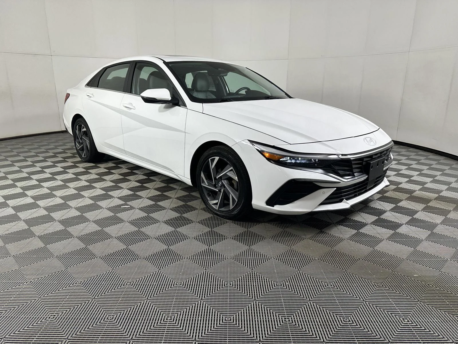 Used 2024 Serenity White Hyundai Limited image 9
