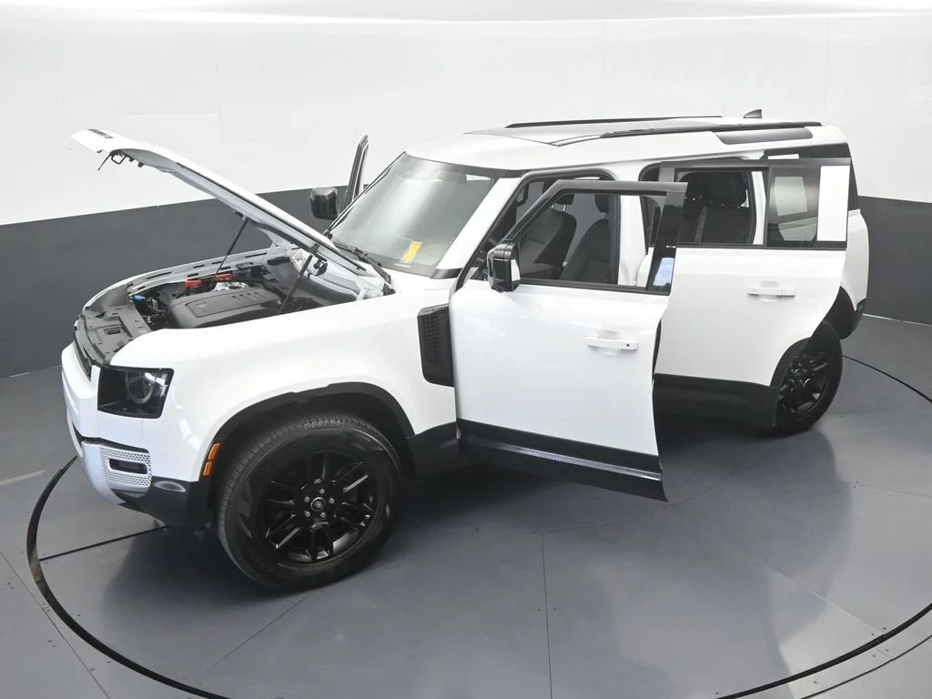 Used 2025 White Land Rover S image 81