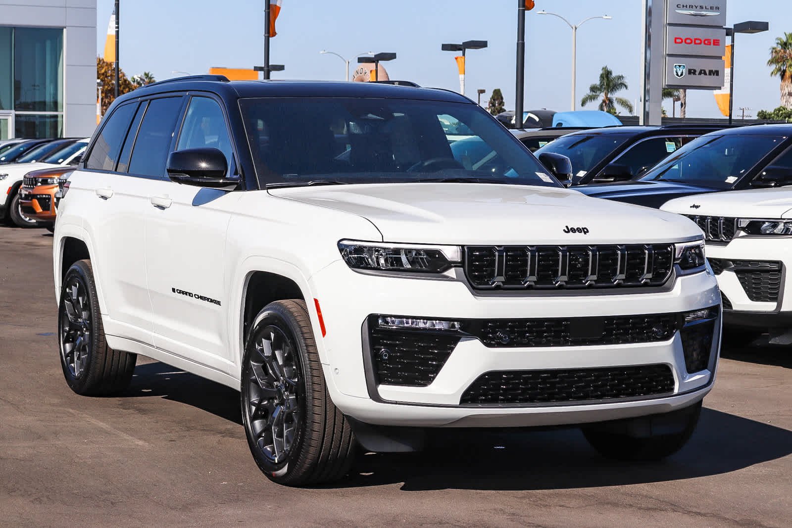 New 2027 Bright White Clear-Coat Paint Jeep Summit image 3
