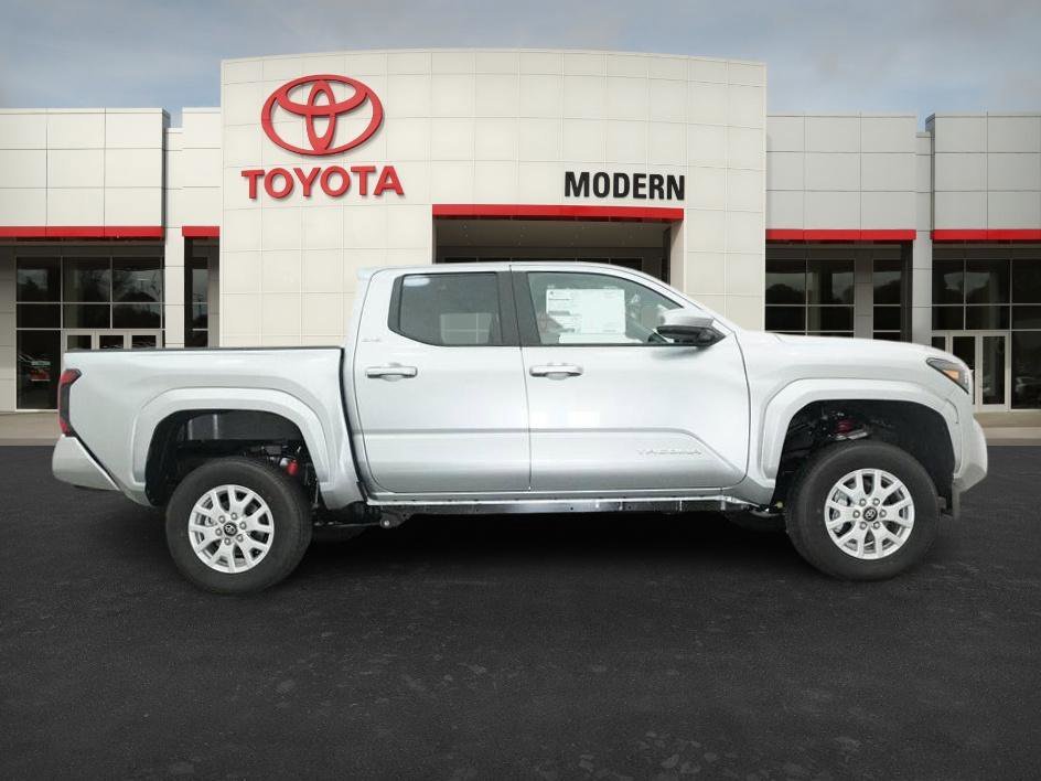 2025 Toyota Tacoma SR5 - Photo 10