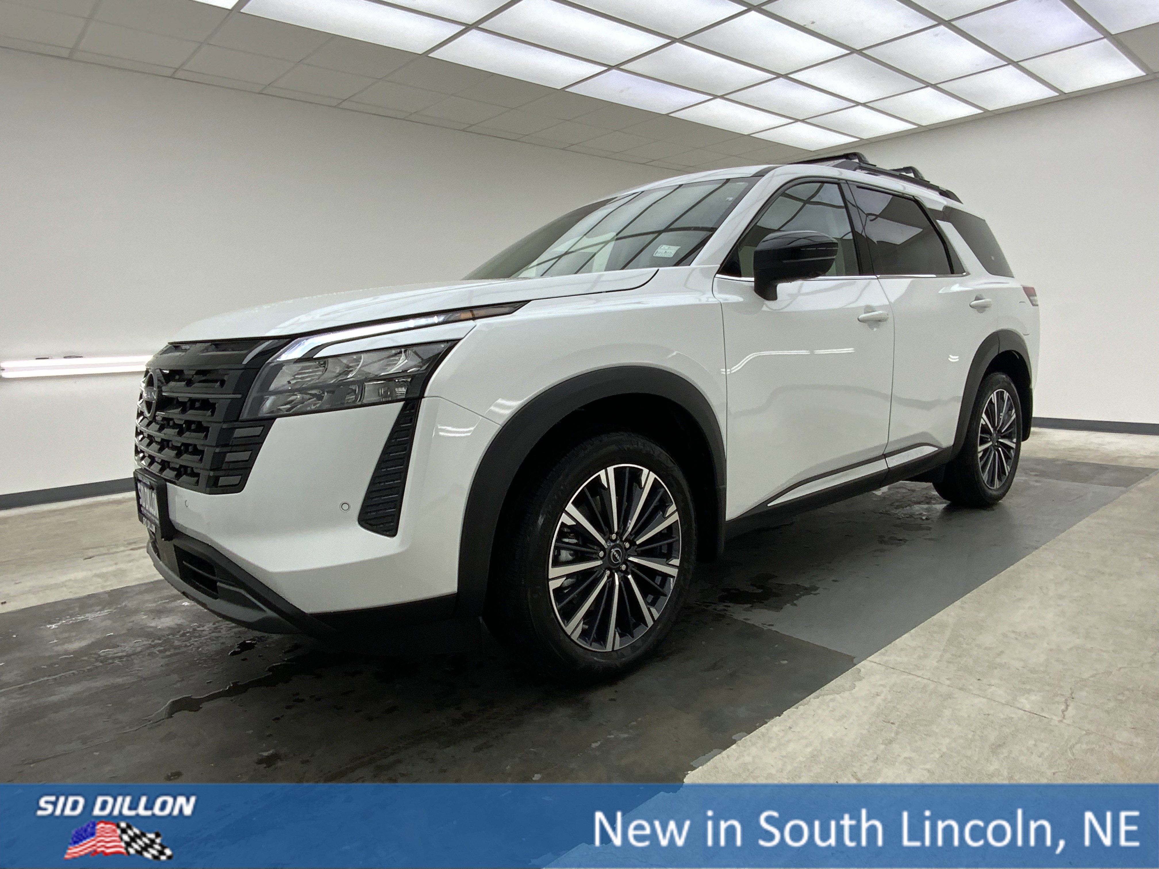 2026 Nissan Pathfinder Platinum 4WD's photo