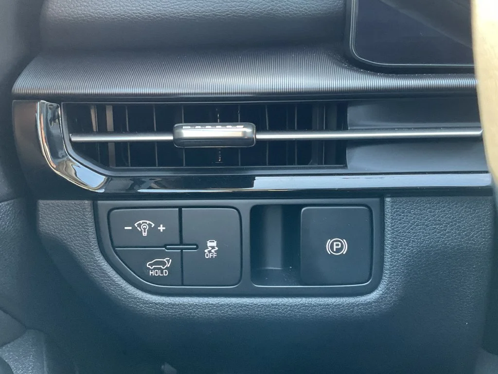 Used 2026 White Kia EX image 31