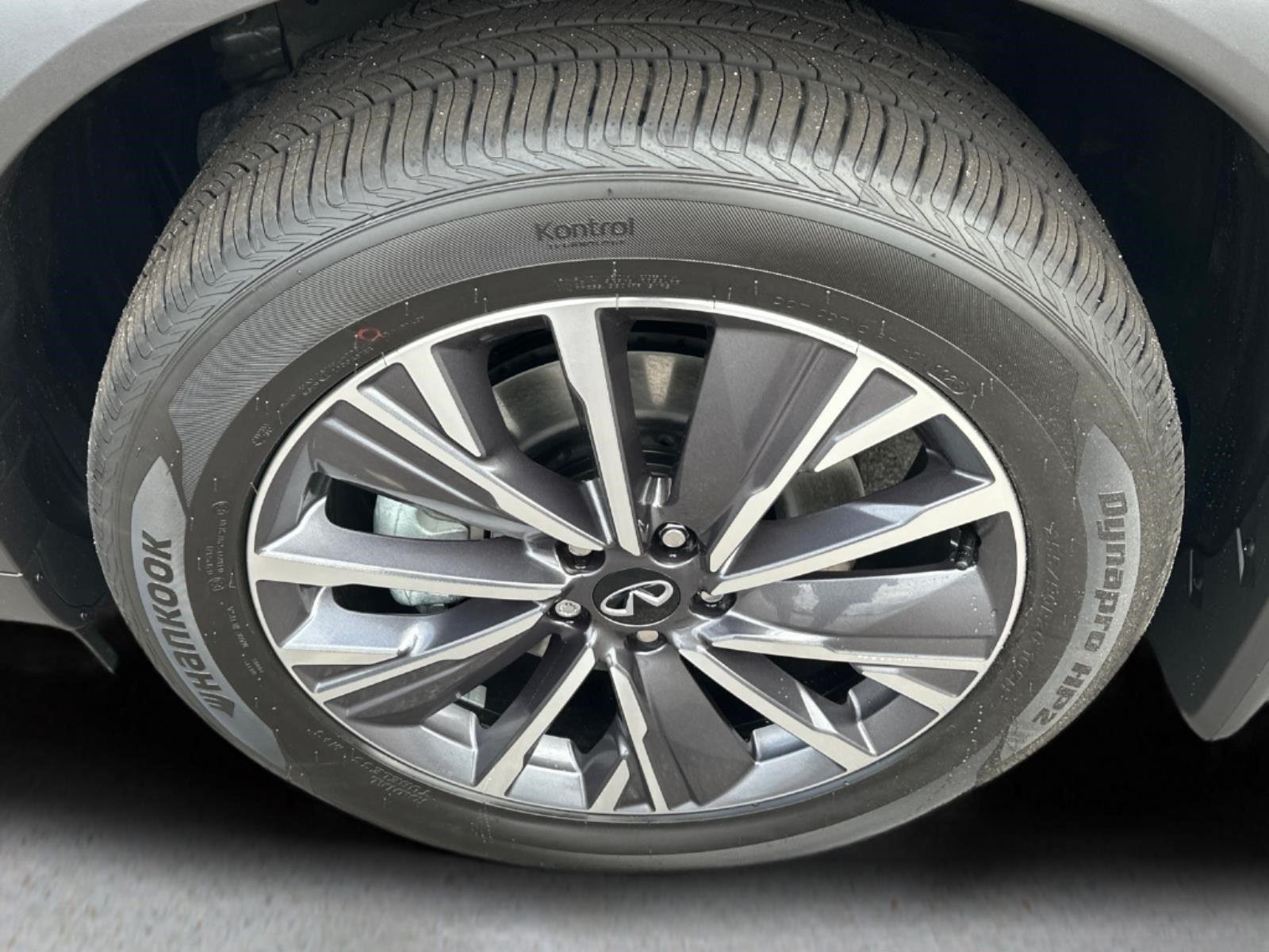 New 2027 MINERAL BLACK INFINITI Luxe FWD image 11