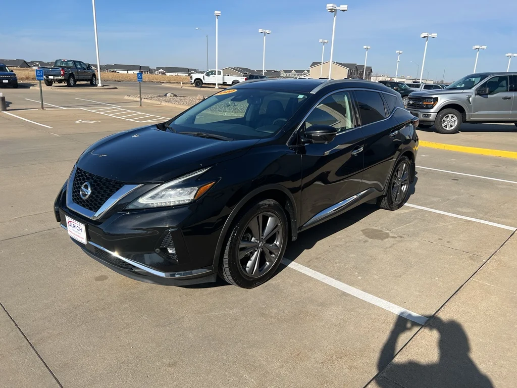 Used 2020 Super Black Metallic Nissan Platinum image 4