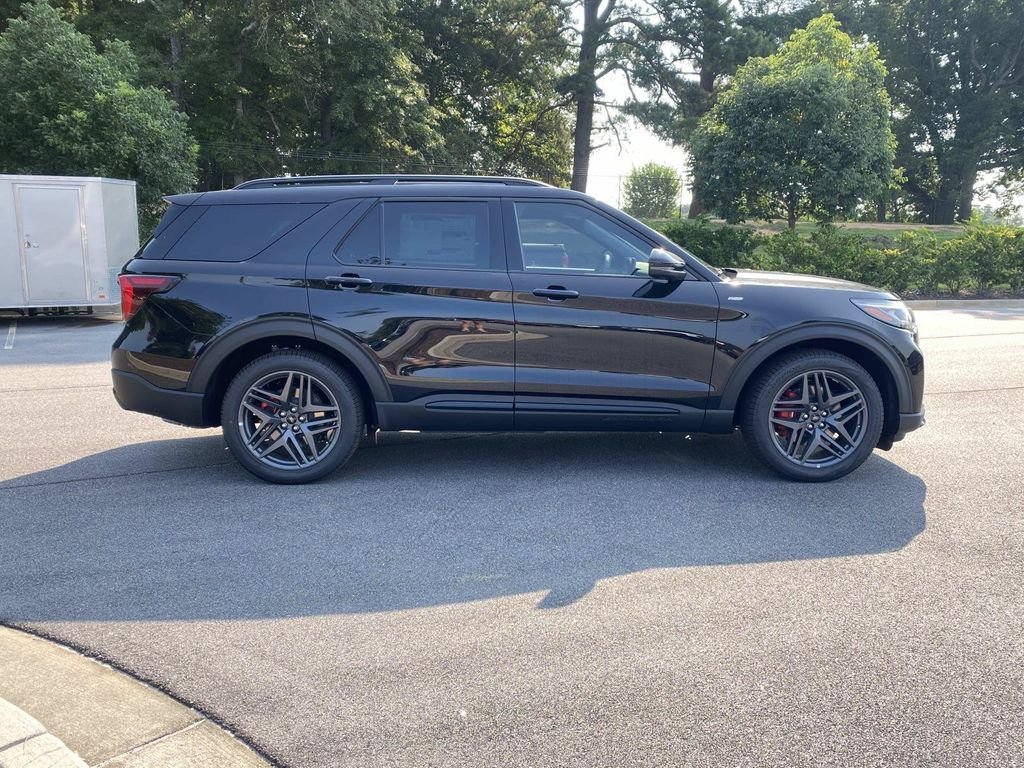 New 2026 Agate Black Metallic Ford ST-Line image 2