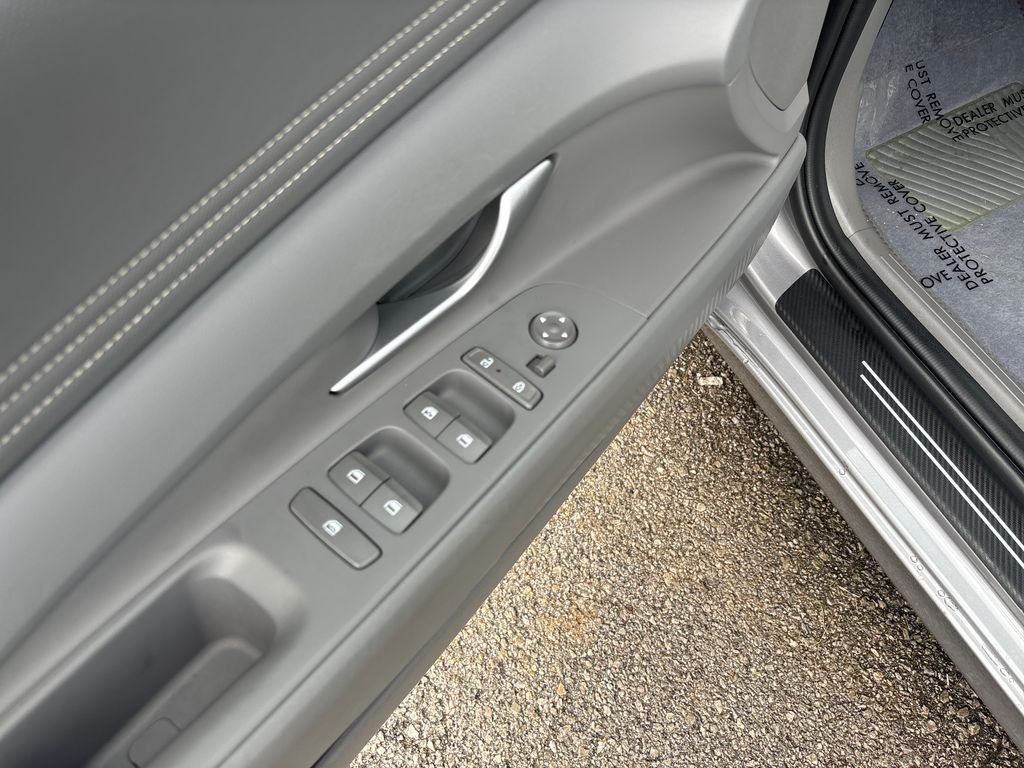 Used 2025 Silver Hyundai SEL Sport image 11