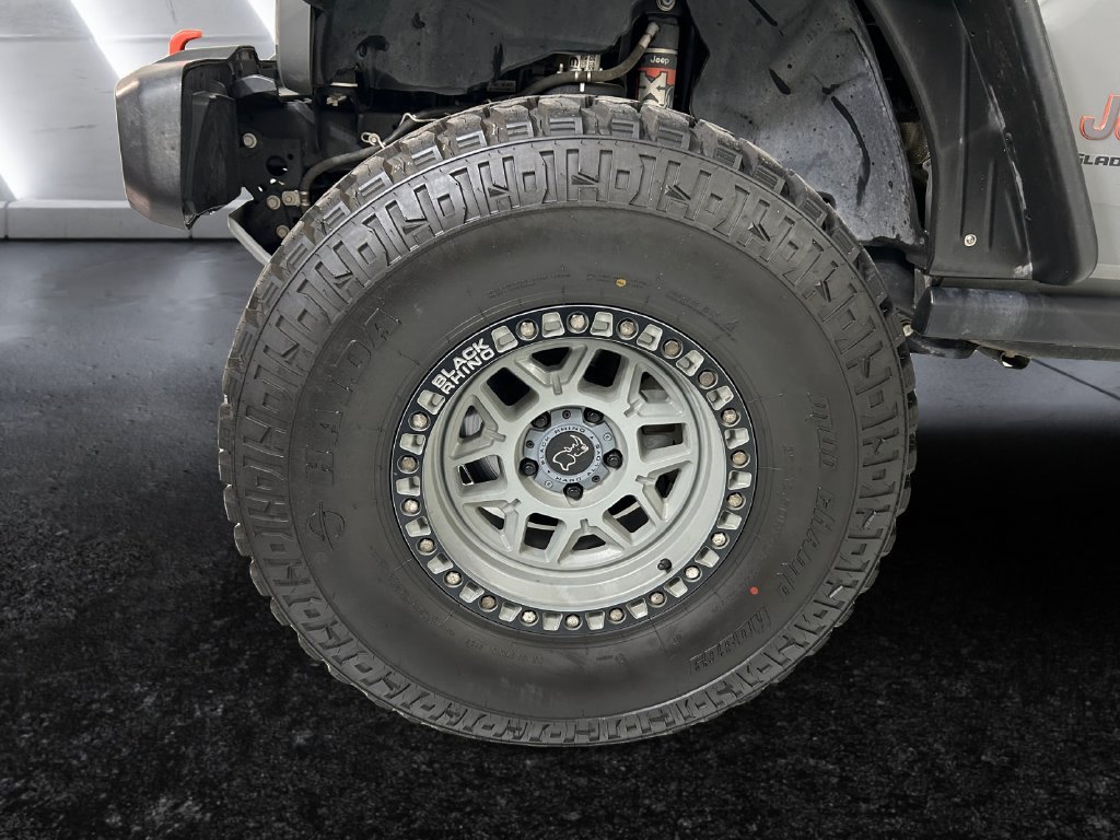 Used 2023 Gray Jeep Mojave image 25