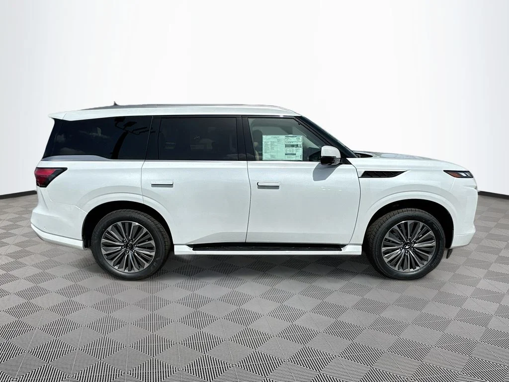 New 2027 RADIANT WHITE INFINITI Luxe 4WD image 4