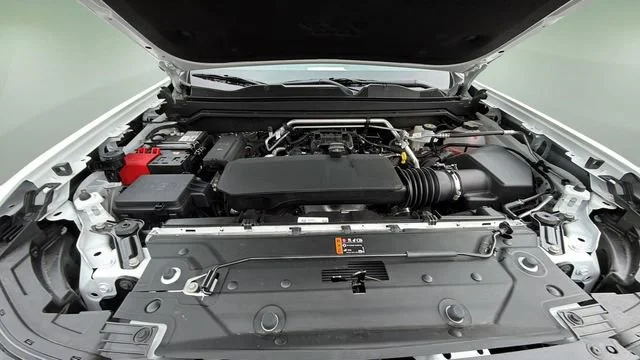 Used 2026 Summit White Chevrolet ZR2 image 32
