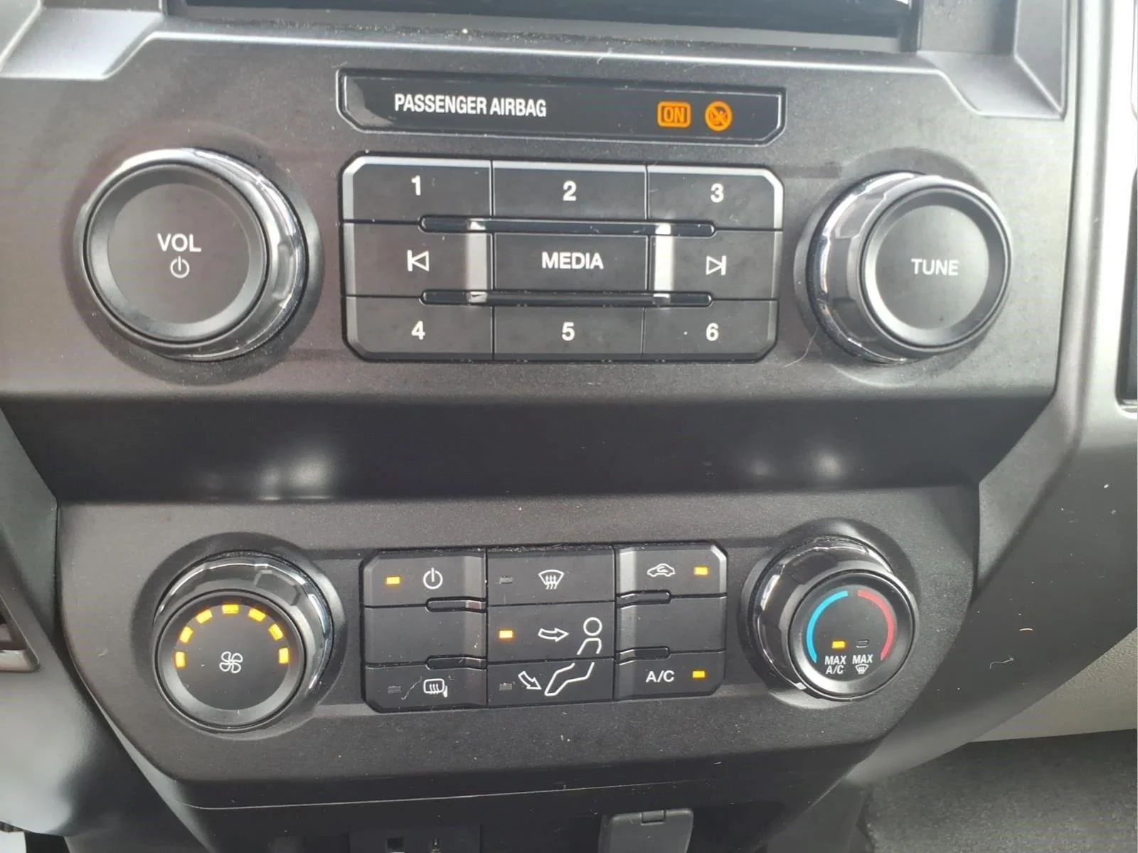Used 2021 Oxford White Ford XLT image 24