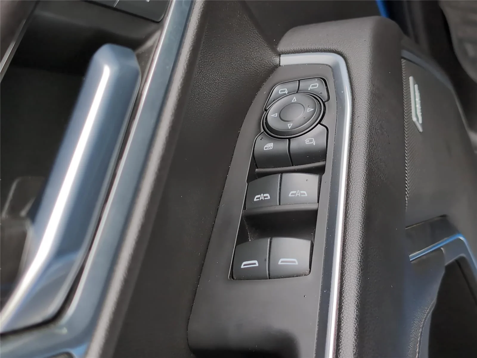 Used 2022 Glacier Blue Metallic Chevrolet LTZ image 15