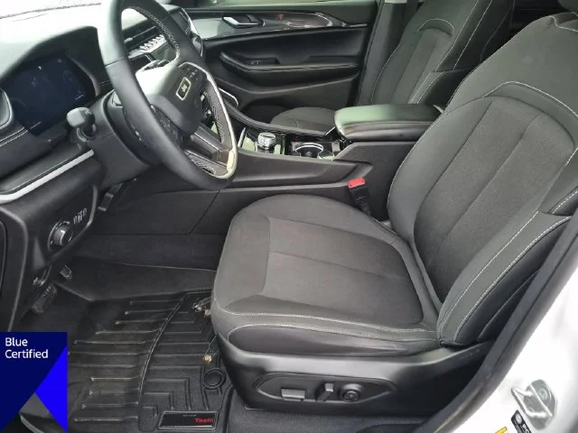 Used 2022 White Jeep Laredo image 15