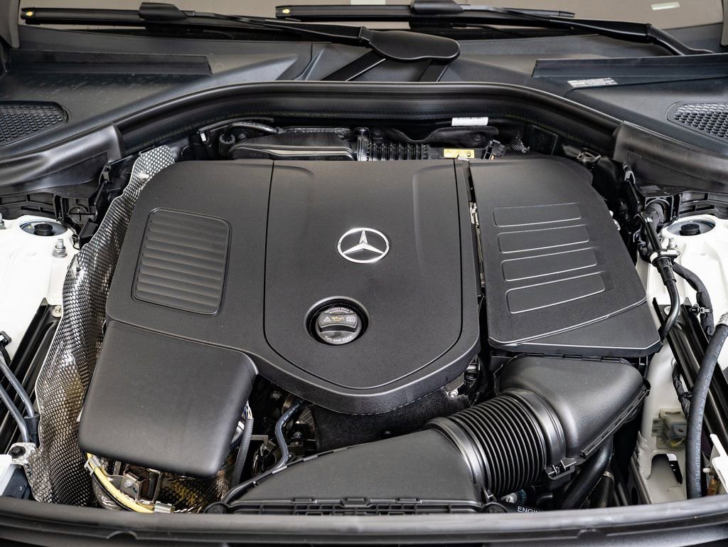 Used 2025 Polar White Mercedes-Benz GLC 300 image 36