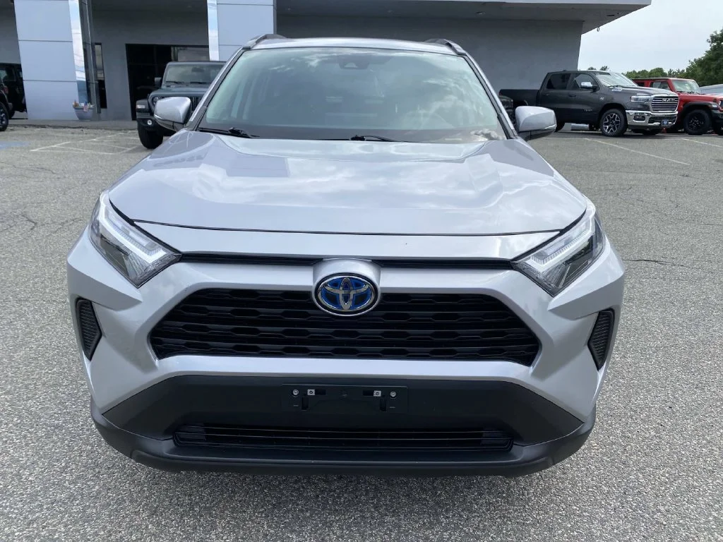 Used 2023 Silver Toyota XLE image 11