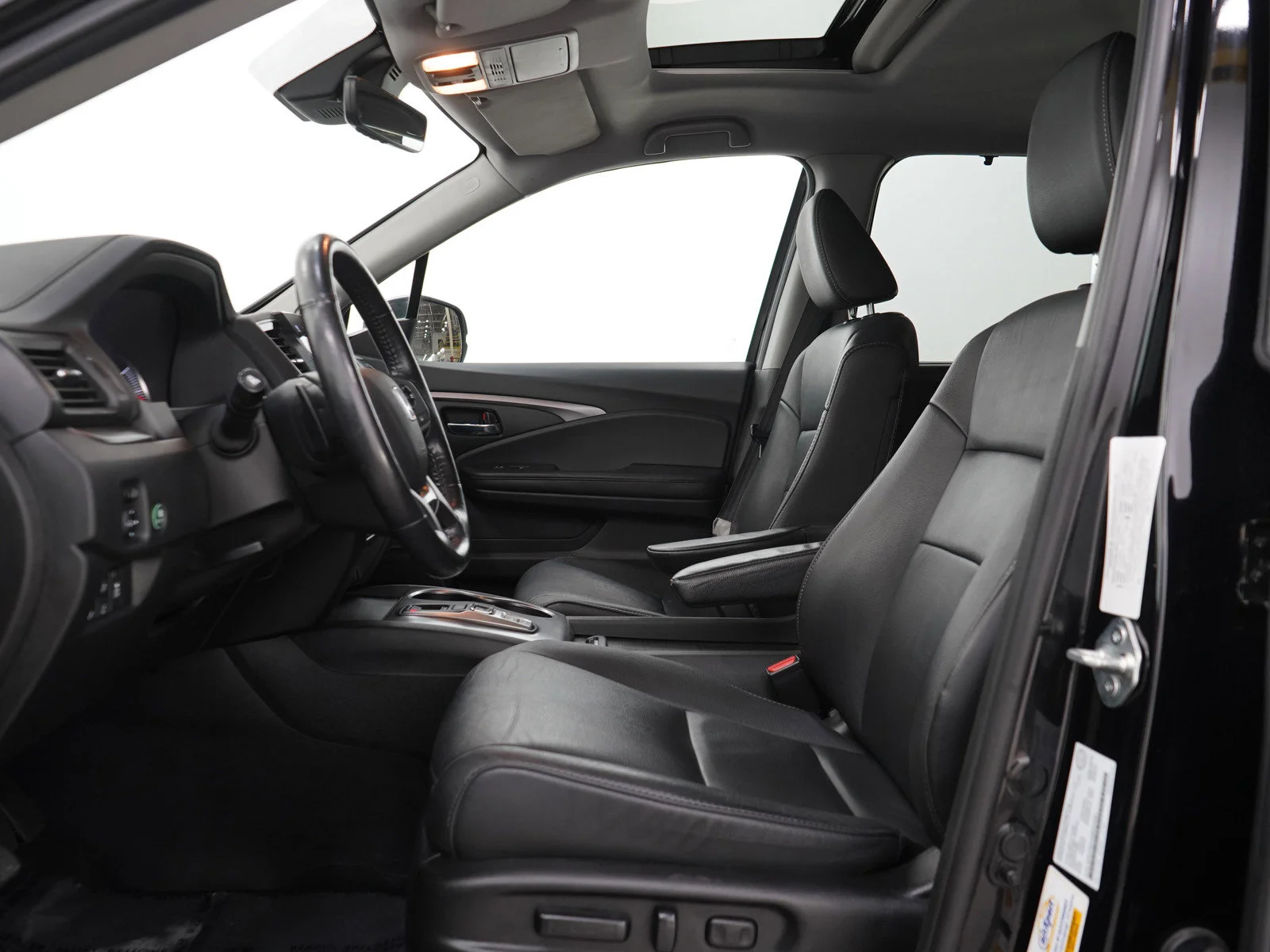 Used 2022 Crystal Black Pearl Honda Black Edition image 29