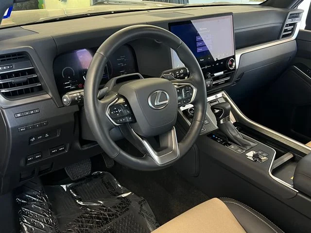 Used 2025 Nori Green Pearl Lexus 550 Overtrail image 20