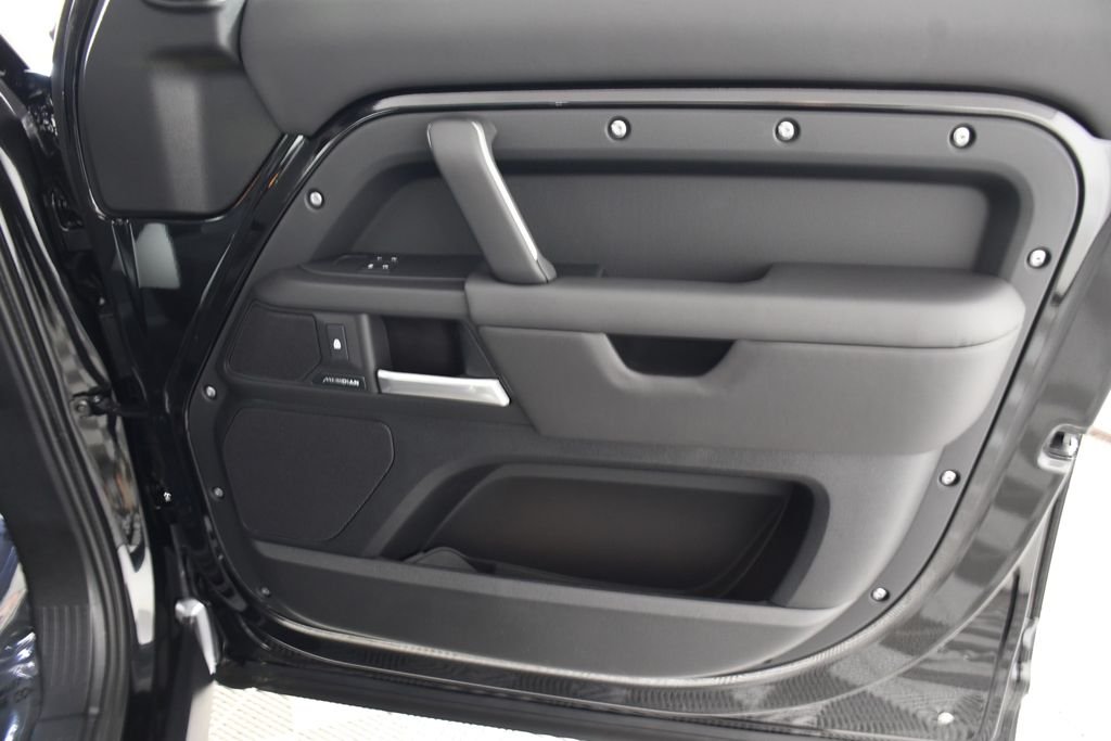 New 2026 Santorini Blk Land Rover S image 18