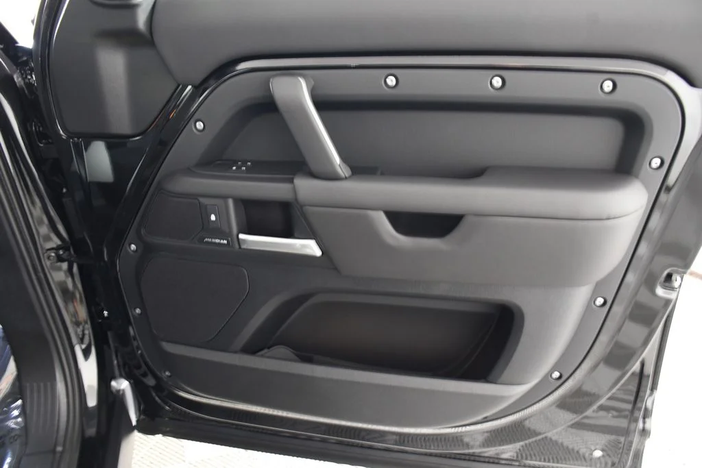 New 2026 Santorini Blk Land Rover S image 18