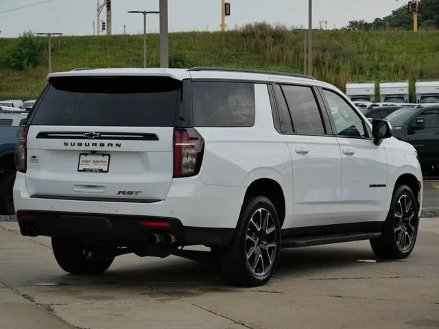 2023 Chevrolet Suburban RST - Photo 6