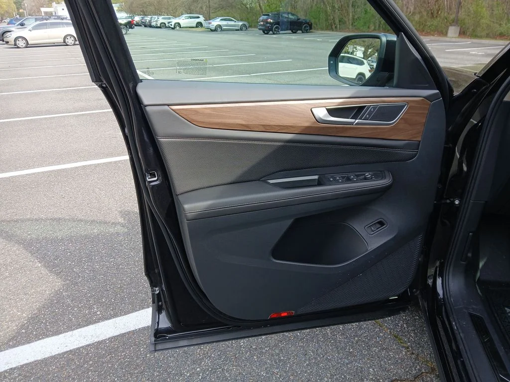 New 2026 Black Volkswagen 2.0T SE w/Technology image 10