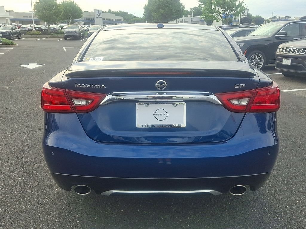 Used 2017 Blue Nissan SR image 5