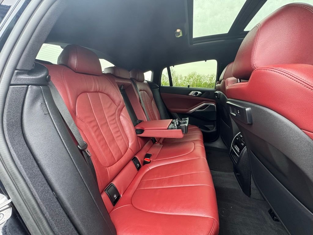 Used 2022 Black BMW xDrive40i image 24